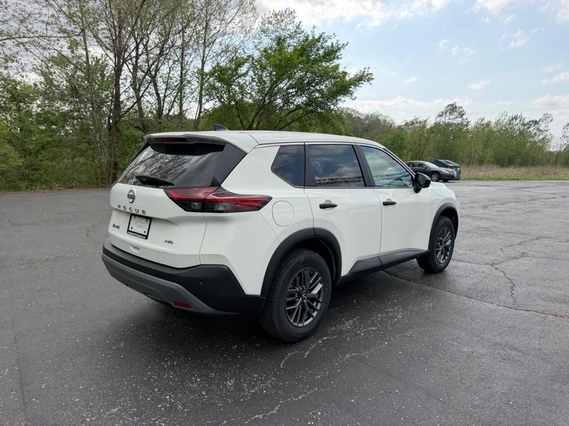 Nissan Rogue Vehicle Image 03