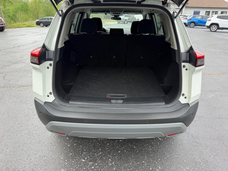 Nissan Rogue Vehicle Image 05