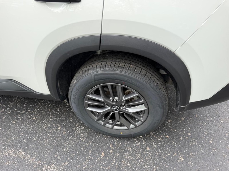 Nissan Rogue Vehicle Image 06