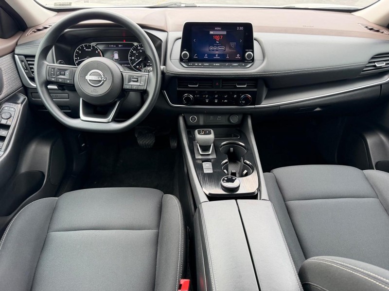 Nissan Rogue Vehicle Image 08