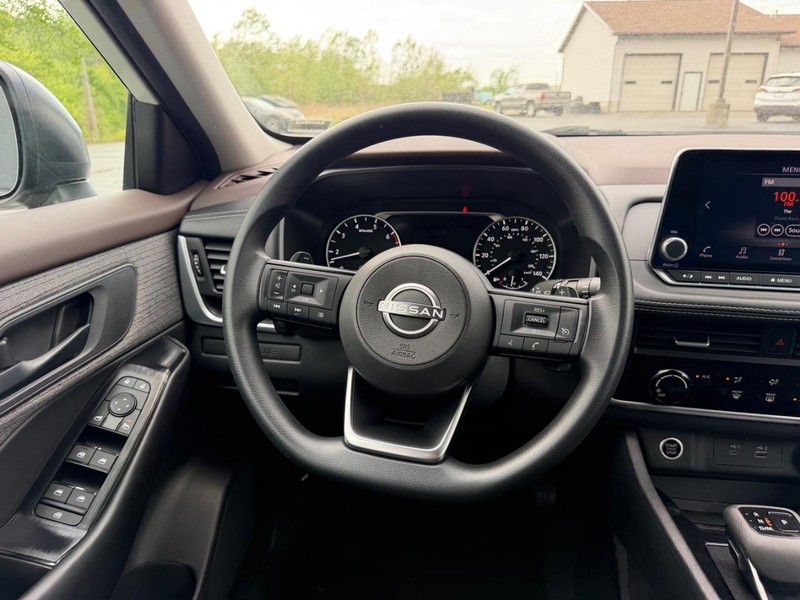 Nissan Rogue Vehicle Image 09