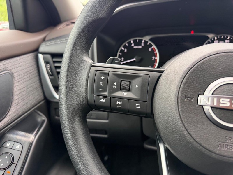 Nissan Rogue Vehicle Image 10