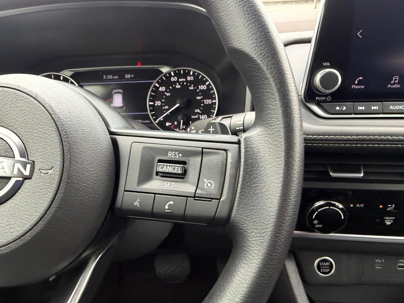 Nissan Rogue Vehicle Image 11