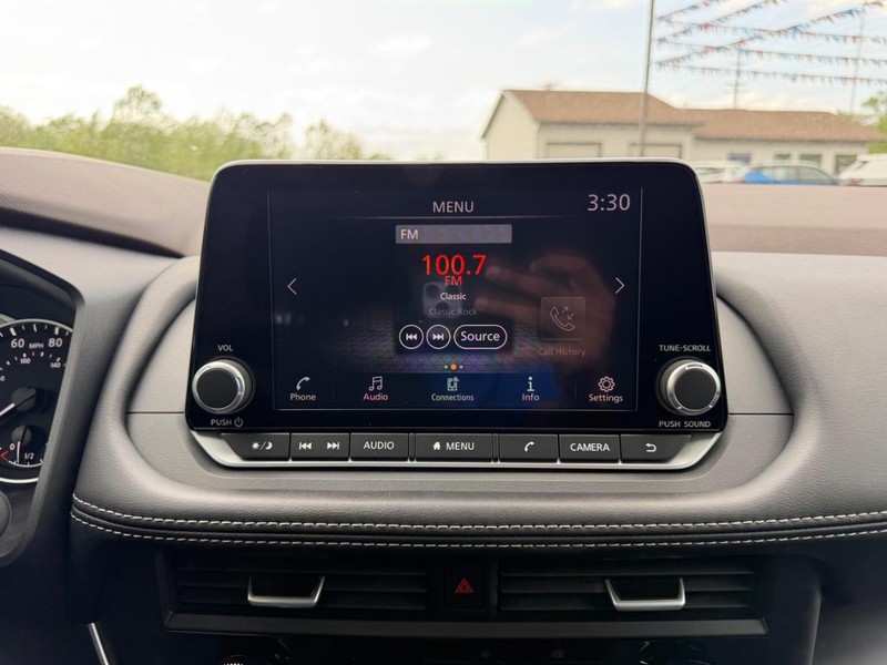 Nissan Rogue Vehicle Image 12