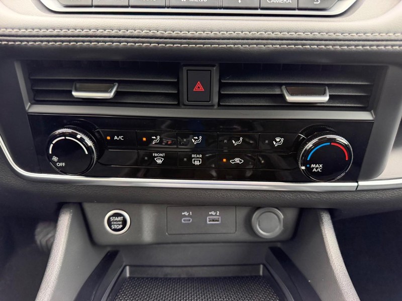 Nissan Rogue Vehicle Image 13