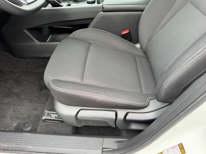 Nissan Rogue Vehicle Image 17