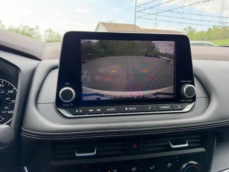 Nissan Rogue Vehicle Image 19