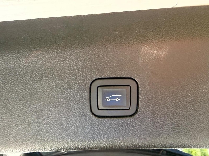 Buick Enclave Vehicle Full-screen Gallery Image 06