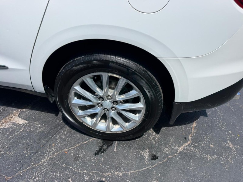 Buick Enclave Vehicle Full-screen Gallery Image 07