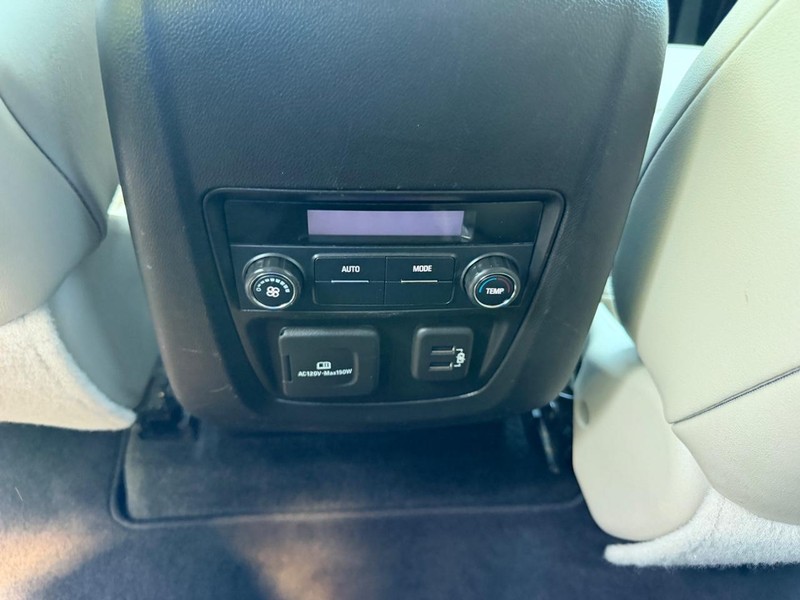 Buick Enclave Vehicle Full-screen Gallery Image 10