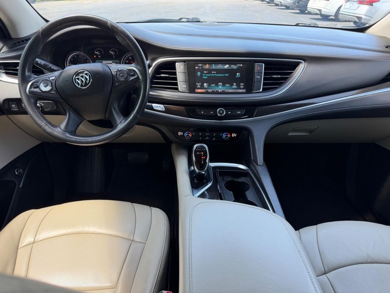 Buick Enclave Vehicle Full-screen Gallery Image 11