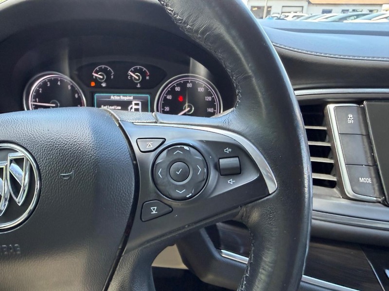 Buick Enclave Vehicle Full-screen Gallery Image 14