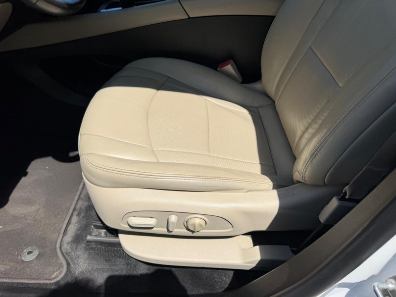 Buick Enclave Vehicle Full-screen Gallery Image 20