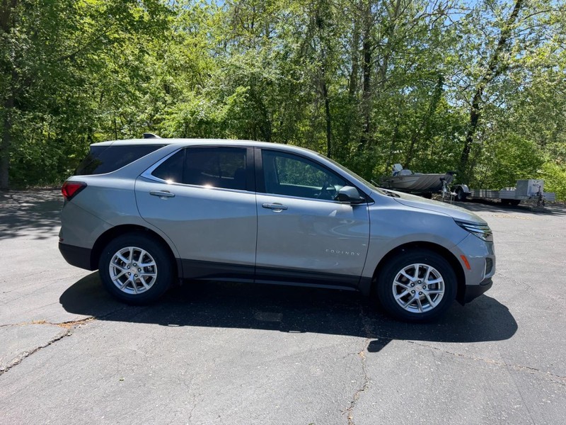 Chevrolet Equinox Vehicle Full-screen Gallery Image 02