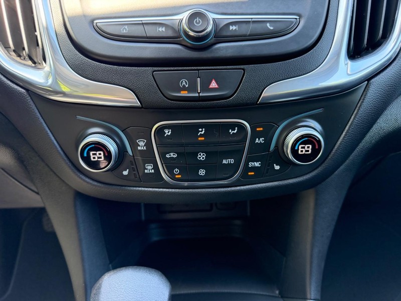 Chevrolet Equinox Vehicle Full-screen Gallery Image 14