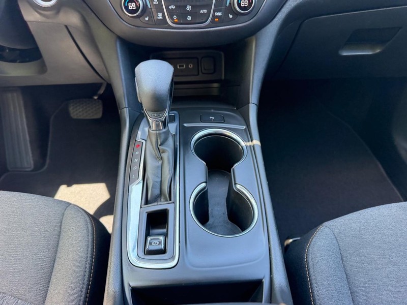 Chevrolet Equinox Vehicle Full-screen Gallery Image 15