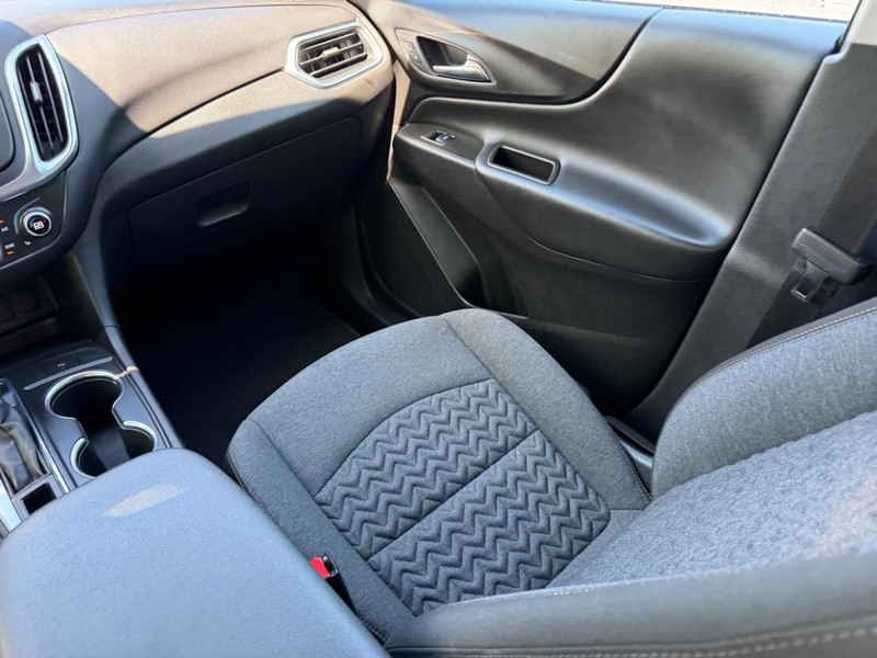 Chevrolet Equinox Vehicle Full-screen Gallery Image 16