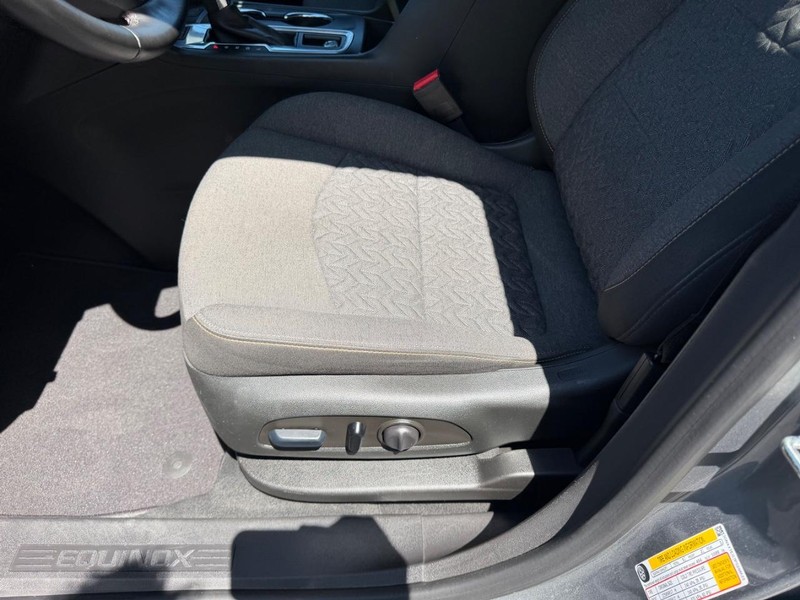 Chevrolet Equinox Vehicle Full-screen Gallery Image 18