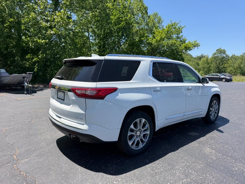 Chevrolet Traverse Vehicle Image 03