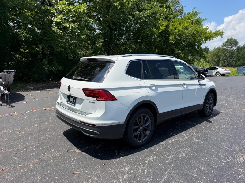 Volkswagen Tiguan Vehicle Image 03