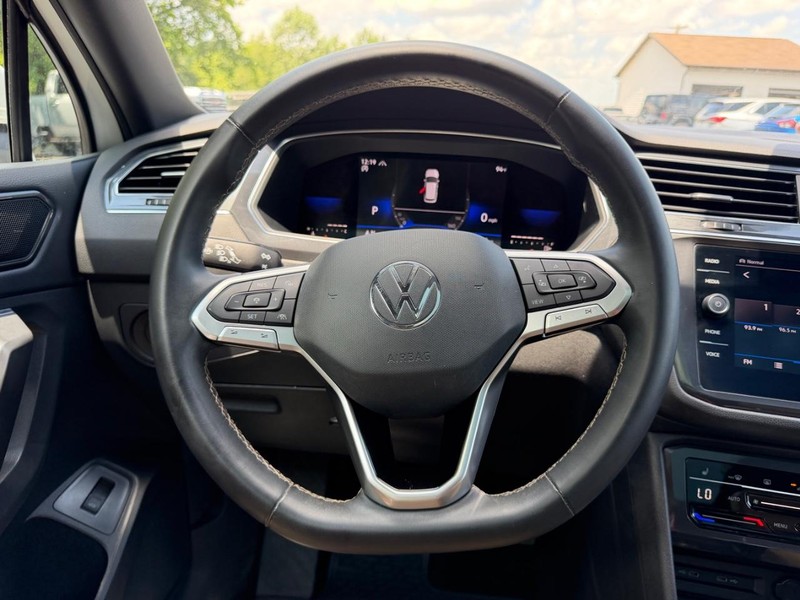 Volkswagen Tiguan Vehicle Image 11