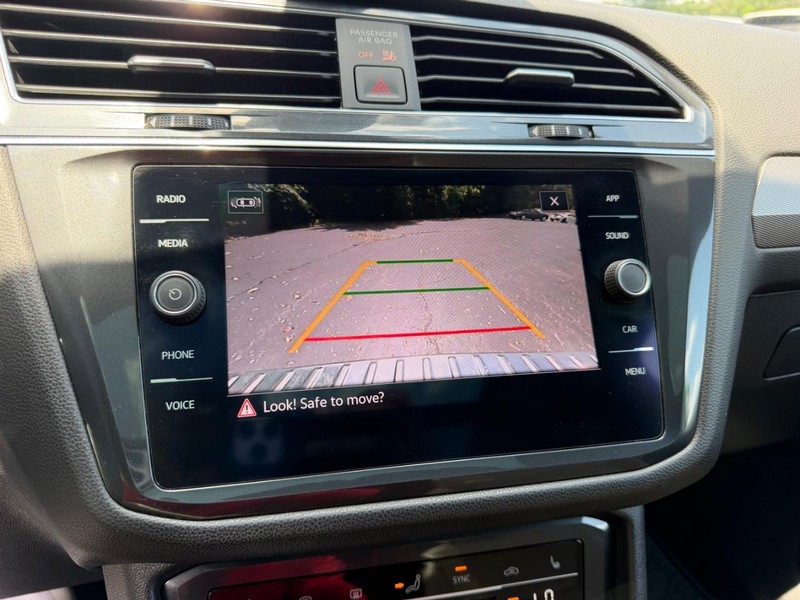 Volkswagen Tiguan Vehicle Image 21