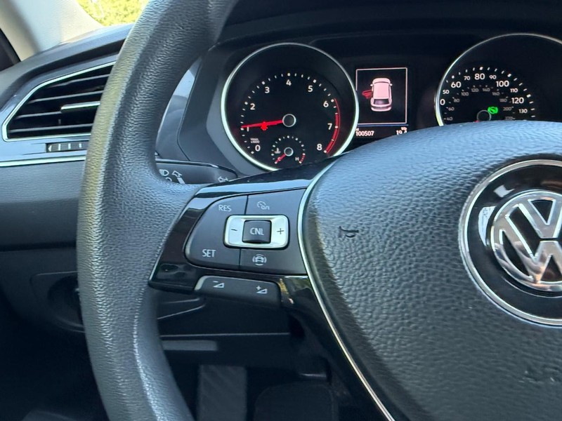 Volkswagen Tiguan Vehicle Image 11