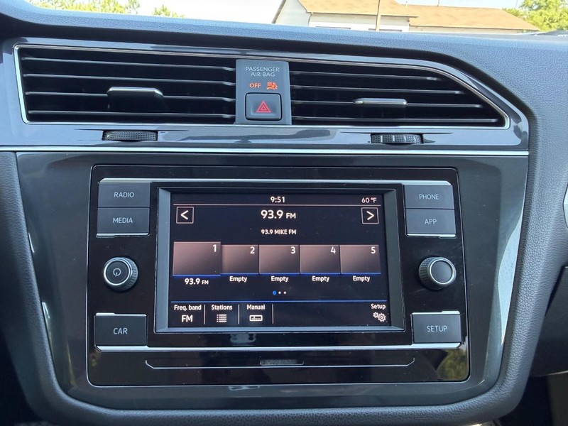 Volkswagen Tiguan Vehicle Image 13