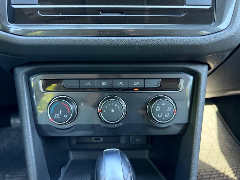 Volkswagen Tiguan Vehicle Image 14
