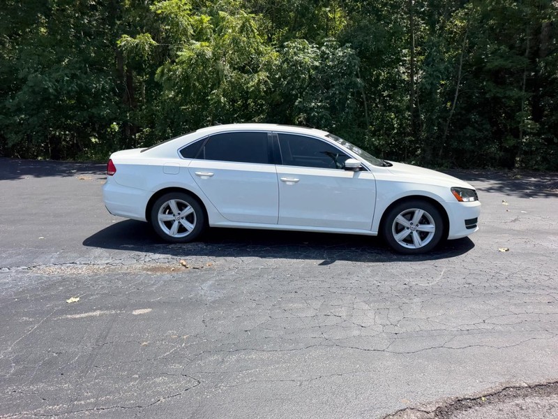 Volkswagen Passat Vehicle Image 02