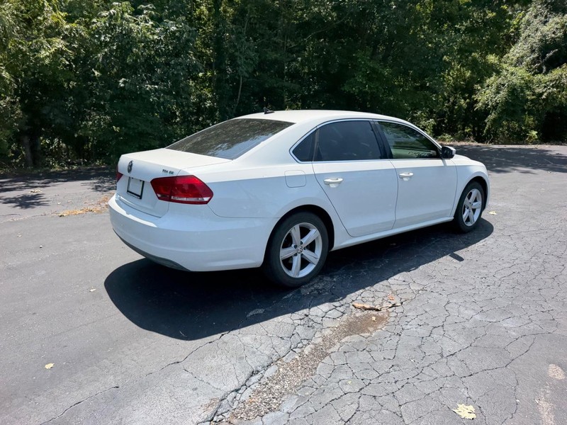 Volkswagen Passat Vehicle Image 03