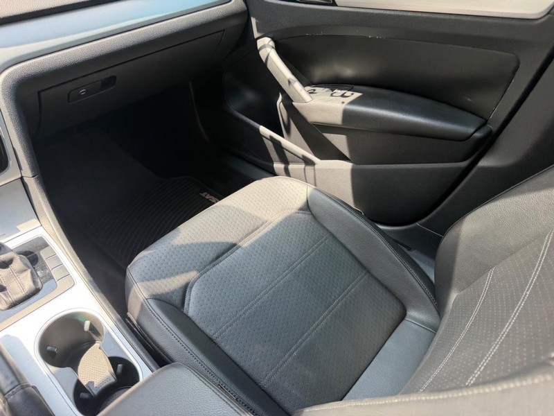 Volkswagen Passat Vehicle Image 16
