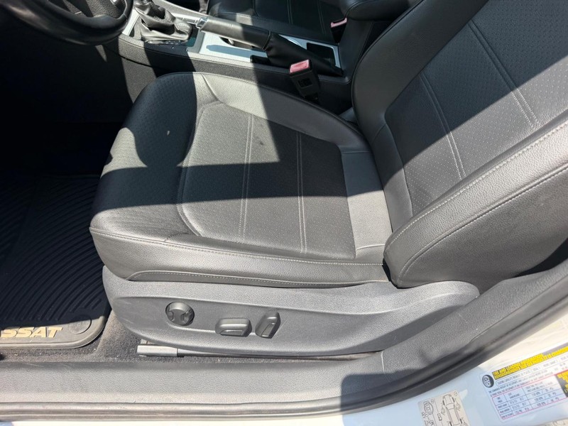 Volkswagen Passat Vehicle Image 18