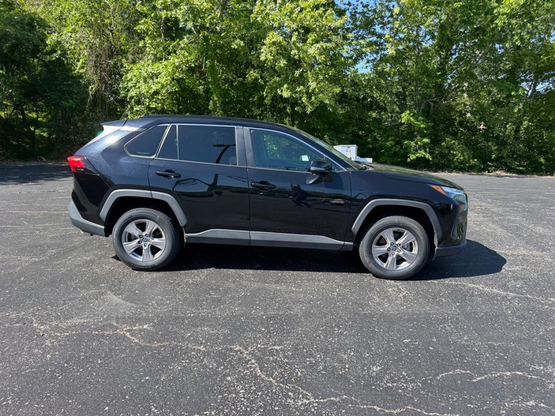 Toyota RAV4 Vehicle Image 02