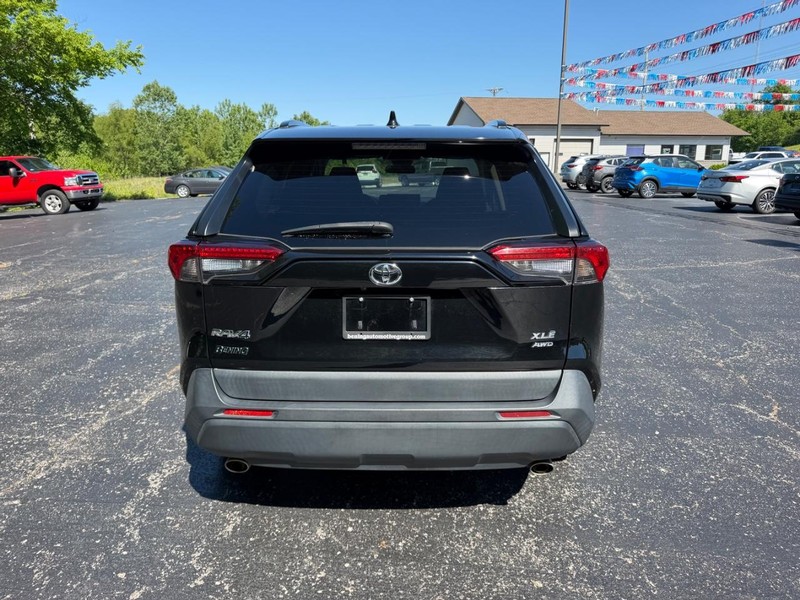 Toyota RAV4 Vehicle Image 04
