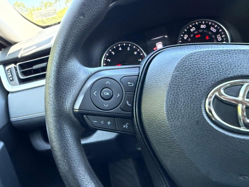 Toyota RAV4 Vehicle Image 10