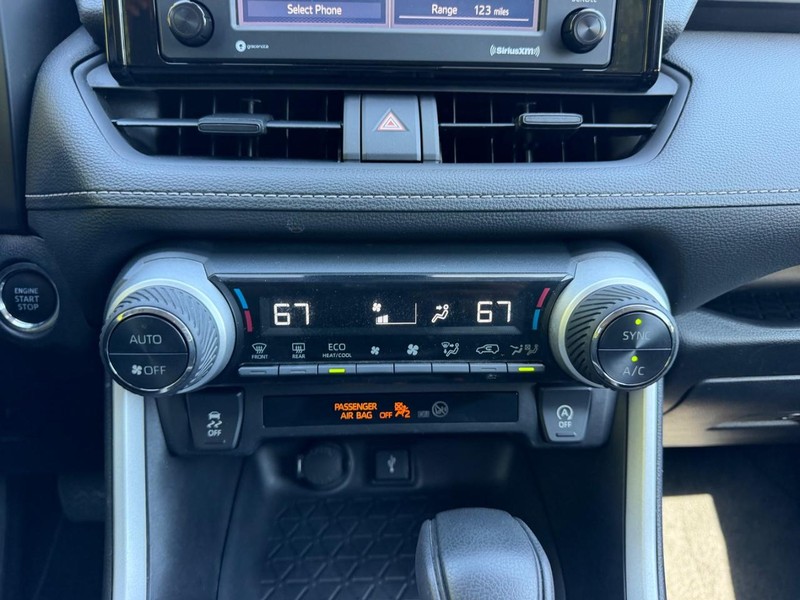 Toyota RAV4 Vehicle Image 13