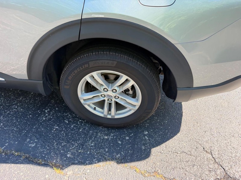 Ford Explorer Vehicle Image 07
