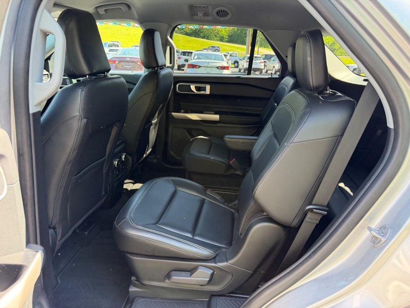 Ford Explorer Vehicle Image 09
