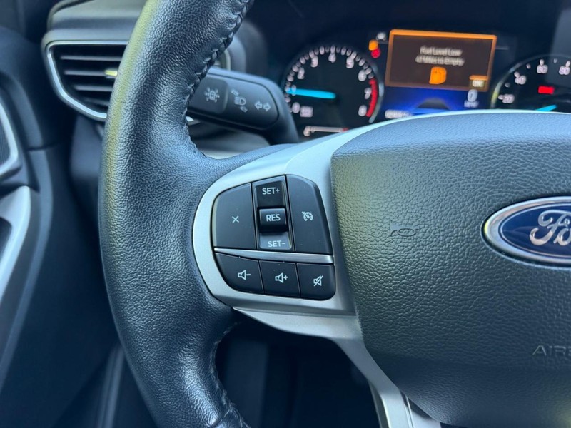 Ford Explorer Vehicle Image 13