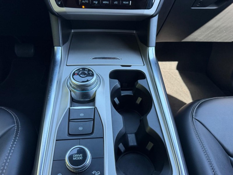 Ford Explorer Vehicle Image 17