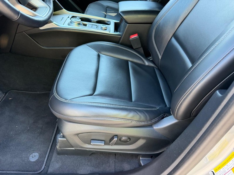 Ford Explorer Vehicle Image 20