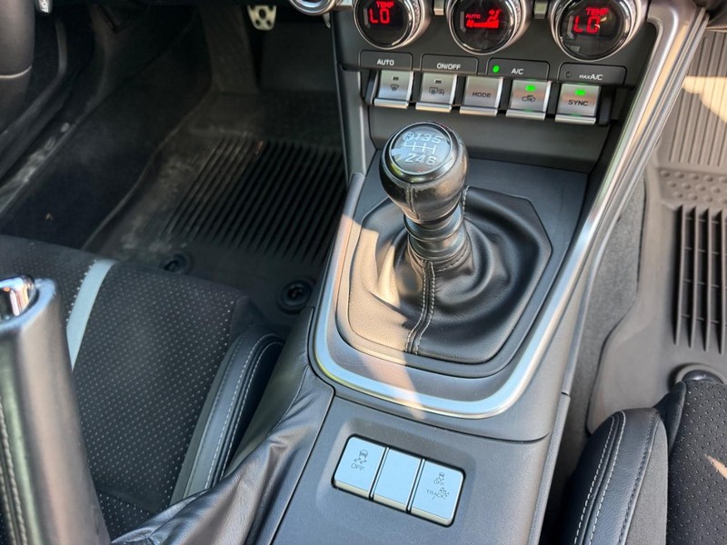 Toyota GR86 Vehicle Image 14