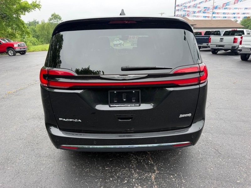 Chrysler Pacifica Vehicle Full-screen Gallery Image 04