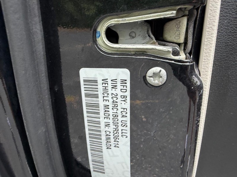 Chrysler Pacifica Vehicle Full-screen Gallery Image 24