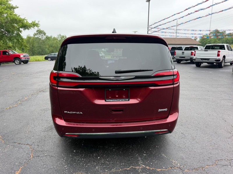Chrysler Pacifica Vehicle Full-screen Gallery Image 04