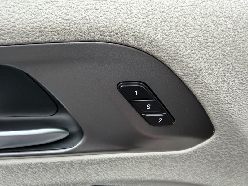 Chrysler Pacifica Vehicle Full-screen Gallery Image 20