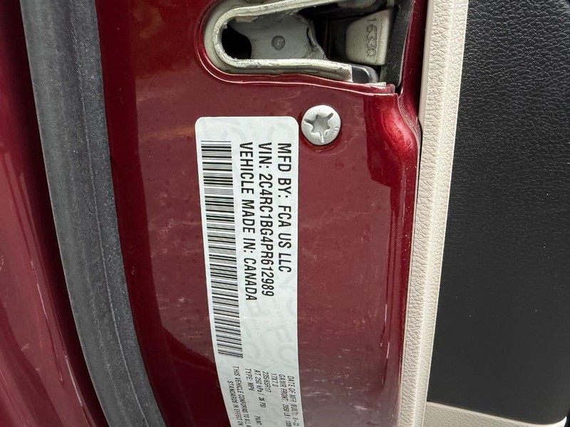 Chrysler Pacifica Vehicle Full-screen Gallery Image 24