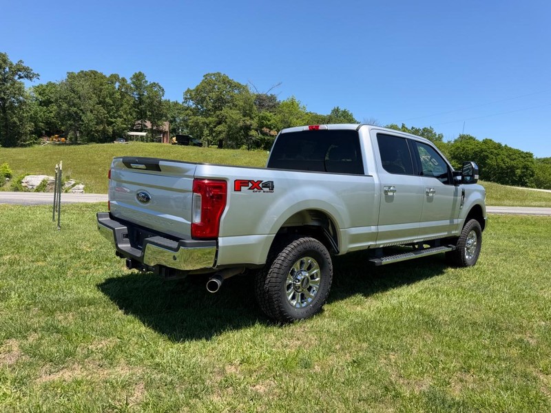 Ford Super Duty F-250 SRW Vehicle Image 03