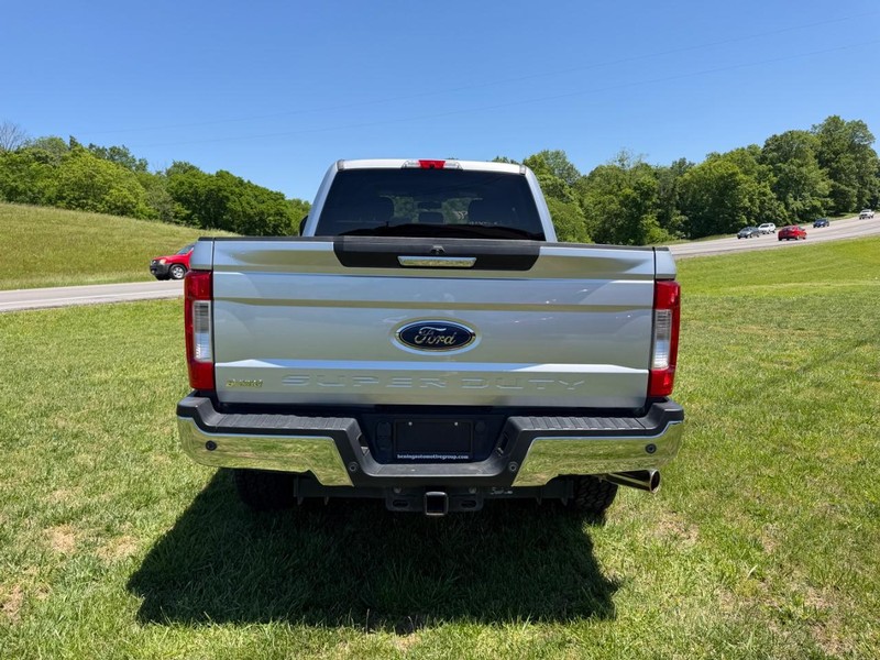 Ford Super Duty F-250 SRW Vehicle Image 04